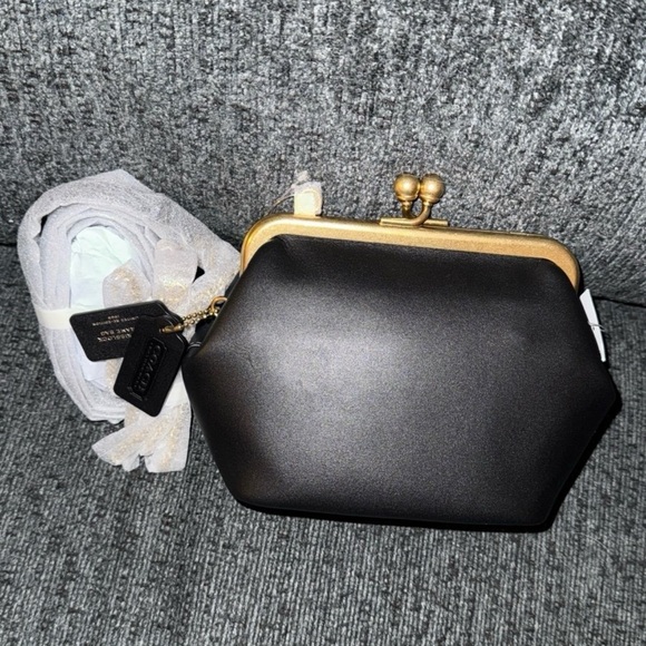 Coach Kisslock Frame Bag 14 Crossbody in Brass/Black Glovetanned Leather NWT - Picture 7 of 15